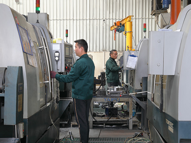 回转顶针厂家生产车间